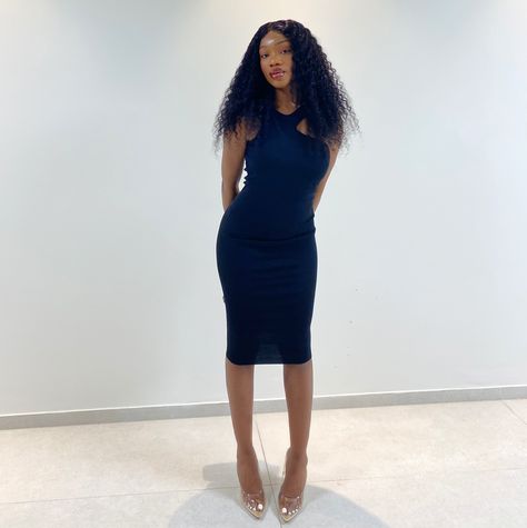 Black bodycon dress with cutout clear heels and curlyhair Black Dress Curly Hair, Ego Shoes, Court Heels, Simple Fits, Clear Heels, Hey Girl, Boss Babe, Curly Hair, Curly Hair Styles