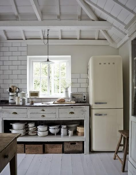 Unfitted Kitchen, Retro Appliances, Freestanding Kitchen, Cottage Kitchens, Best Kitchen Designs, Luxury Kitchen Design, Luxury Kitchens, Retro Home Decor, Luxury Kitchen