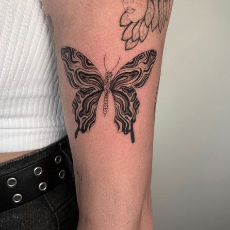 Edgy Butterfly Tattoo, Trippy Butterfly Tattoo, Vintage Butterfly Tattoo, Trippy Butterfly, Blue Dragon Tattoo, Trippy Tattoo, Ma Tattoo, Sharpie Tattoos, Small Meaningful Tattoos