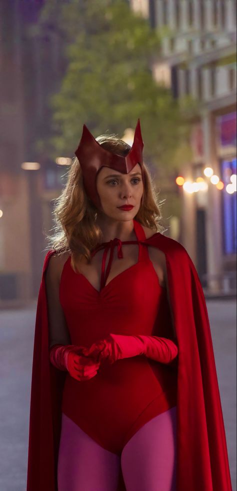 Scarlet Witch Halloween Costume, Scarlet Witch Halloween, Scarlet Witch Costume, Olsen Scarlet Witch, Elizabeth Olsen Scarlet Witch, Celebrity Halloween Costumes, Scarlet Witch Marvel, Witch Halloween Costume, Scarlett Witch