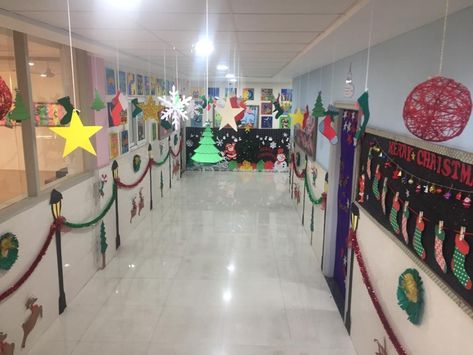 Christmas Corridor Decorations, Christmas Decoration School, School Corridor, Corridor Decoration, School Decor, Class Room, School Decorations, New Years Decorations, Pre School