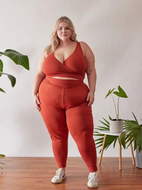 Plus Size Posing, Sustainable Clothing Brands, Plus Size Cocktail Dresses, Free Label, Curvy Model, Summer Linen, Swimwear Brands, Clothing Brands, Vancouver Canada