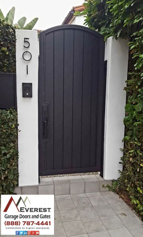 entry-door-with-keypad-entry Door For Yard, Side Fence Door Entrance Ideas, Front Gate Door Design, Front Door Gates Entryway, Side Gate Door Ideas, Fence Door Ideas Gates, Outdoor Gate Doors, Outside Doors Backyards, Black Side Gate Ideas