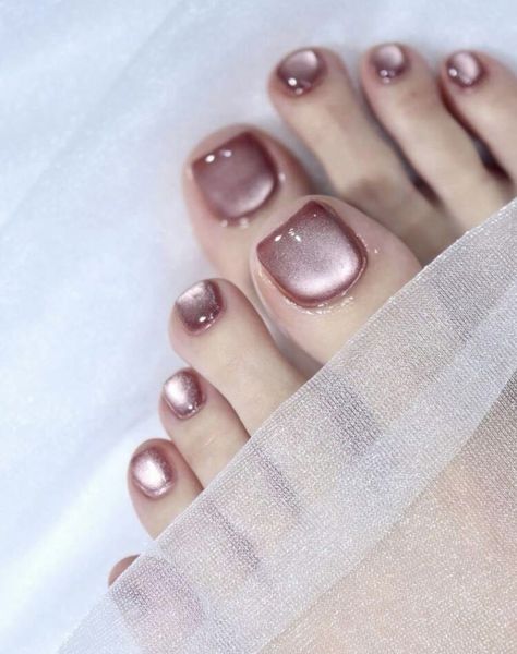 Cat Eye Toe Nails, Nail Cat Eye Design, Nude Cat Eye Nails, Pink Toe Nails, Gel Polish Designs, Pedicure Designs Toenails, Fake Nails Designs, Toe Nail Color, Pedicure Designs