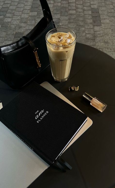 Studera Motivation, Vision Board Images, Luxury Aesthetic, Classy Aesthetic, Future Lifestyle, Dream Lifestyle, Study Inspiration, Study Motivation, Black Aesthetic