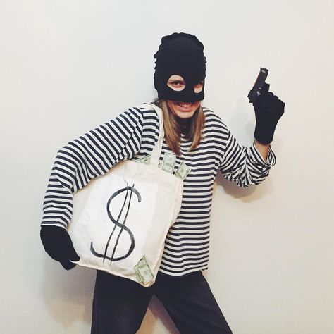 Halloween Costumes For Teens | POPSUGAR Smart Living Burglar Costume, Robber Costume, Punny Costumes, Diy Bank, Halloween Costumes 2016, Classic Halloween Costumes, Costumes Couples, Bank Robber, Couples Diy