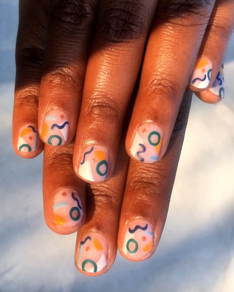 #nailart #negativespacenails #90snails #80snails Nail Art Doodle, Circle Nail Designs, 70s Gel Nails, Memphis Design Nails, Memphis Nails, 70s Nail Designs For Short Nails, Neutral Groovy Nails, Abstract Nail Art Short Nails, Short Abstract Nail Designs