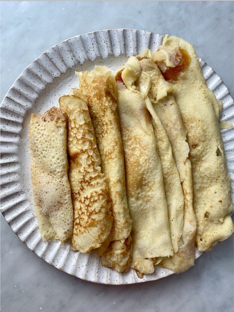 Hungarian Stew, Hungarian Pancakes, Palacinke Recipe, Hungarian Dishes, Living Journal, Hungarian Desserts, Hp Sauce, Crepe Recipe, Hungarian Food