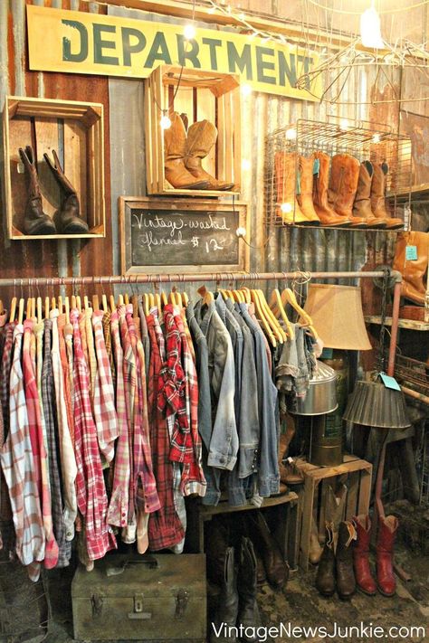 Let's skip the lacy frills! Check out these 12 Amazingly Rustic Closets that are still perfectly gorgeous in their own little simplistic way. Vintage Clothing Boutique Decor, Shabby Chic Display Ideas, Country Booth Display Ideas, Shed Store Ideas, Country Shop Ideas, Diy Clothing Display Ideas, Displaying Merchandise Ideas, She Shed Retail Store, Antique Booth Clothing Display