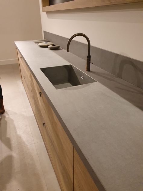 Ikea Concrete Countertop, Concrete Look Benchtop, White Cabinet Concrete Countertop, Concrete Quartz Countertops Kitchen, Micro Cement Kitchen Island, Micro Cement Countertop, Microcement Kitchen Counter Tops, Light Grey Countertops Kitchen, Kitchen Cement Countertops