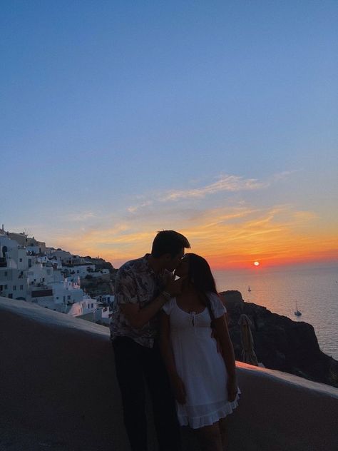 Mykonos Couple Pictures, Greece Vision Board Pictures, Santorini Greece Couple Goals, Greece Travel Couple, Greece Aesthetics Santorini, Greece Family Vacation Aesthetic, Greece Travel Aesthetic Couple, Santorini Greece Aesthetic Couple, Greece Outfit Ideas Couple