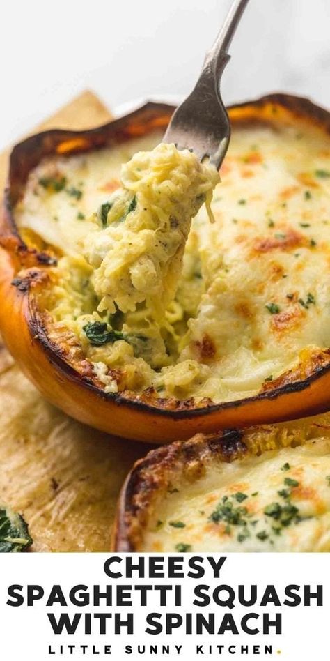 This cheesy spaghetti squash with spinach is a fall favorite! A creamy, cheesy, alfredo-like sauce mixed with spaghetti squash to make a hearty dish, then topped with delicious melted cheese. In short, tasty comfort food! Baked Cheesy Spaghetti Squash, Spaghetti Squash And Pork Recipes, Squash Spaghetti Recipes, Spaghetti Squash With Spinach, Spaghetti Squash Spaghetti, Best Spaghetti Squash Recipes, Cheesy Spaghetti Squash, Spaghetti Squash Recipes Healthy, Roasted Spaghetti Squash