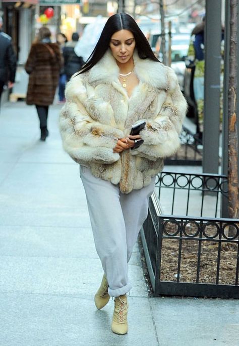 Style Inspo ♥️ Kim Kardashian West Kim Kardashian Family, Fur Outfit, Outfits For Winter, Sassy Outfit, Stylish Fall Outfits, New Street Style, Kim Kardashian Style, Winter Fashion Outfits Casual, Paris Outfits