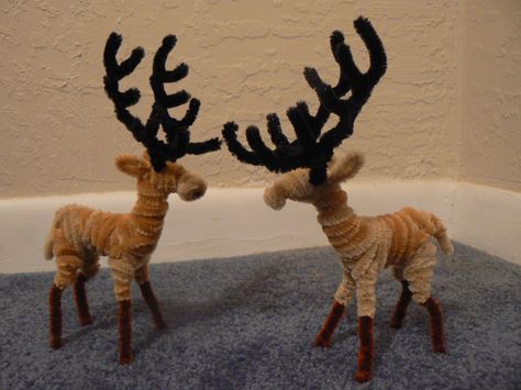 Reindeer Pipe Cleaner Reindeer, Christmas Art Projects For Kids, Pipe Cleaner Projects, Chenille Stem Crafts, Diy Reindeer, Craft Pipe Cleaner, Pipe Cleaner Animals, Pipe Cleaner Art, Chenille Crafts