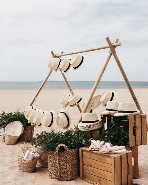 Rincones decorativos. Bodas Beach Wedding Decorations Reception, Dream Beach Wedding, Boho Beach Wedding, Beach Wedding Inspiration, Wedding Beach Ceremony, Beach Ceremony, Beach Wedding Decorations, Beach Wedding Favors, Coron