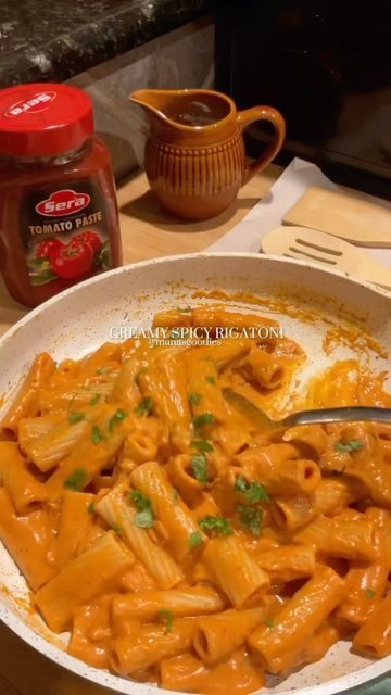 Foodcreators | Food posts😋 on Instagram: "Creamy rigatoni pasta recipe😋 Would you Eat or Pass? 🎥creator: @manasgoodies 👉Follow @foodcreators for daily food posts ❤️Like & Share with your friends Ingredients: -1 tbsp of butter - Half a yellow onion -2 cloves of garlic minced -1 tbsp tomato paste -1 cup heavy cream -1 tsp salt -1 tsp red pepper -2/3 cup cheese -1 box of rigatoni And cilantro to top Instructions: Melt your butter and sauté your onion and garlic. Then add your tomato paste Pasta Recipes Tomato Paste, Tomato Paste And Heavy Cream Pasta, Pasta Sauce Tomato Paste, Creamy Pasta Without Heavy Cream, Tomatoe Paste Pasta Sauce, Pasta With Pasta Sauce, Homage Pasta Sauce, Tomato Paste Pasta Recipes, One Serving Pasta Recipes