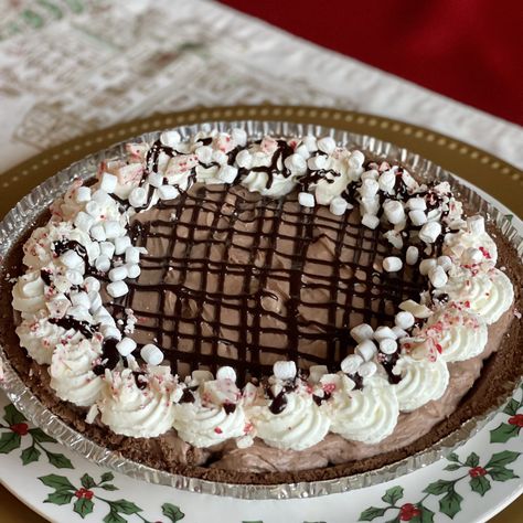 Frozen Hot Chocolate Pie Hot Chocolate Pie, Frozen Chocolate Pie, Dinner In 321, Whipped Cream Pie, Chocolate Pie Filling, Baking Recipes Pie, Icebox Pie, Chocolate Pie Recipes, Yummy Deserts