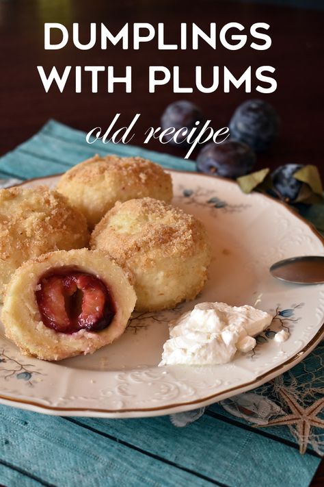 Sweet Potato Dumplings With Plums are part of traditional Hungarian cuisine, but they are very common at Croatian tables. Bosnian Desserts Recipes, Knedle Recipe, Croatian Cookies, Croatian Desserts, Potato Dough, Sweet Potato Dumplings, Plum Dumplings, Maple Fudge, Balkan Food