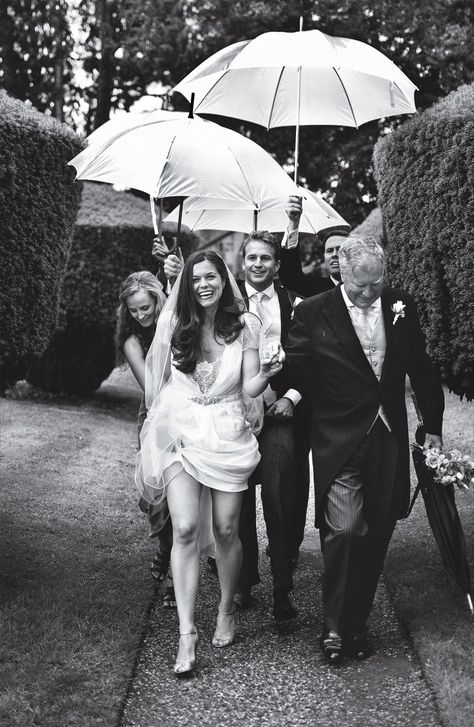 Worried about rain on your wedding day? Don't let a few potential rain drops get you down. Discover 11 reasons why a rainy day wedding is actually a good thing! Rain Wedding Photos, Rain On Wedding Day, Rainy Wedding Photos, Rain Wedding, Rainy Wedding, When It Rains, Wedding Pics, Photography Inspo, On Your Wedding Day