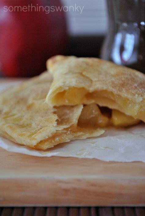 Copycat-Taco-Bell-Caramel-Empanadas Savor the sweet flavors of caramel, cinnamon and apples for a great treat that will satisfy all year round. Apple Empanadas, Copycat Taco Bell, Taco Bell Recipes, Apple Caramel, Apple Recipe, Empanada Recipe, Empanadas Recipe, Pie Crusts, Mexican Food Recipes Easy