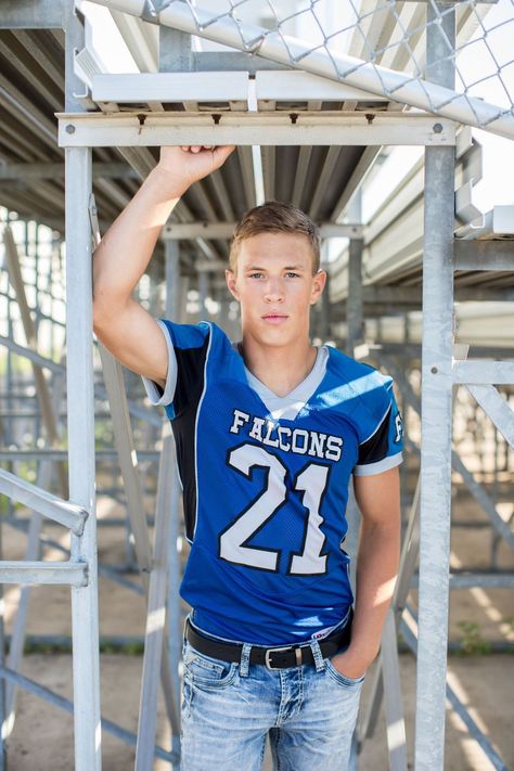 Sports Senior Picture Ideas, Senior Football Photography, Football Senior Photos, Football Senior Pictures, Boy Senior Portraits, Sports Portraits, Creative Senior Pictures, Senior Photos Boys, Football Poses