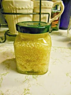 Minced Garlic Recipes, How To Peel Garlic, How To Store Garlic, Garlic Jar, Canning Vegetables, Small Glass Jars, Garlic Recipes, Garden Recipes, Fresh Garlic