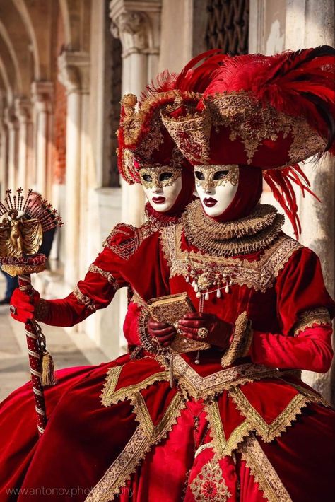 Italian Masquerade Carnival Of Venice, Venetian Costumes Carnival Of Venice, Venetian Carnival Costume, Venice Mask Carnival, Venice Carnaval, Carnivale Costume, Italian Carnival, Venetian Costumes, Venice Carnivale