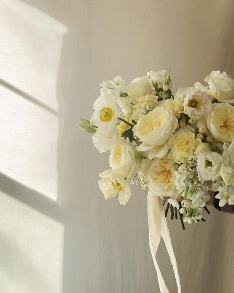 These flowers, like the song, evoke a sense of raw beauty and vulnerability, reminding me to embrace the delicate moments in life. #ButteryYellowVibes #SoulfulSerendipity #yellowwedding #bridalbouquet #summerbouquet #summerwedding #springwedding #bridalbouquet #flowers #butteryyellow #yellowbouquet #lexieetheflowergirl #gaweddings #alweddings #georgiaweddings #alabamaweddings #weddingflorist Wedding Aisle Set Up, Pastel Yellow Flowers Aesthetic, White Yellow Flower Arrangement, White Yellow Pink Bouquet, Pastel Yellow Bouquet, Yellow And Cream Wedding, Pale Yellow Bridal Bouquet, Yellow Bridal Flowers, White And Yellow Bridal Bouquet