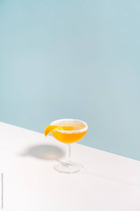 Side Car Cocktail, Bramble Cocktail, Cocktail Pictures, 5 Aesthetic, Photography Studio Design, Minimalist Studio, Beverage Photography, Coffee With Alcohol, Cocktail Photos