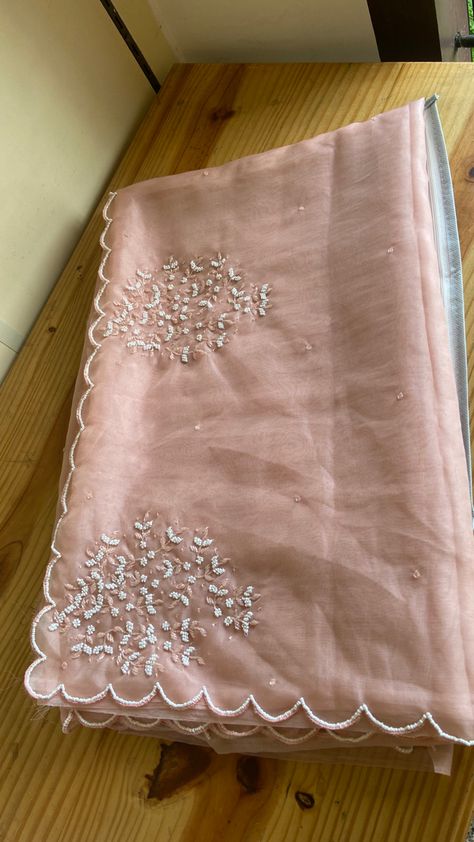 Duppatta Designing Ideas, Aari Work On Dupatta, Embroidery Dupatta Designs Ideas, Dupata Designing Idea, Embriodery Duppatta, Dupatta Border Designs Embroidery, Embroidery Designs On Saree, Designer Duppatas Ideas, Handwork Saree Designs