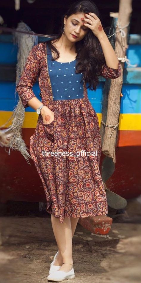 Kalamkari Dress Designs Latest, Kalamkari Kurti Designs Latest, Frock Traditional, Kerala Shopping, Kalamkari Tops, Ladies Frock Design, Kalamkari Dresses, Simple Frock Design, New Kurti Designs