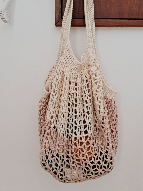 Net Grocery Bag, Easy Crochet Market Bags For Beginners, Summer Bag Crochet Patterns, Crochet Market Bag Aesthetic, Crochet Swim Bag, Crochet Netted Bag, Crochet French Market Bag, French Market Bag Crochet Pattern Free, Easy Crochet Beach Bag Free Pattern