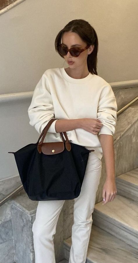 Longchamp Pliage Outfit, Longchamp Bag Outfit Aesthetic, Longchamp Tote Outfit, Long Champ Le Pliage Outfits, Long Champ Outfit, Le Pliage Longchamp Outfit, Long Champ Bag Outfit, Le Pliage Outfit, Longchamp Bag Aesthetic