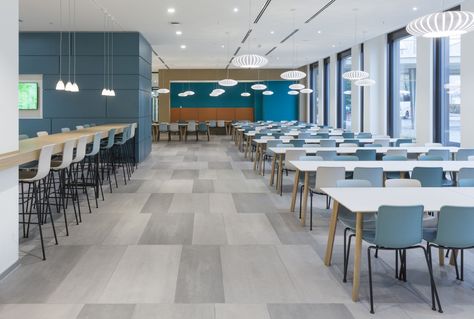 Mosa.com/RF0729 - Frankfurt School of Finance & Management, DE Canteen Design, Food Court Design, School Reception, Cafeteria Design, Finance Management, Green Products, Stone Floor, School Cafeteria, Hospital Interior Design