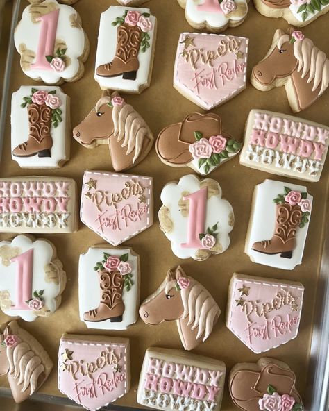 First Rodeo Cookies, Rodeo Cookies, Decorated Cookie Ideas, Horse Cookies, Horse Birthday Parties, Cookies Birthday, Rodeo Birthday, My First Rodeo, Western Baby