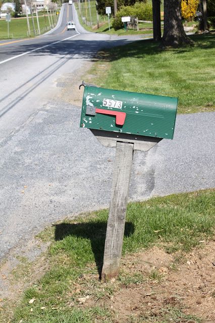 A mailbox makeover - Porched Living Rural Mailbox Landscaping, Mailbox With Lantern, Mailbox Redo Diy, Mailbox Makeover Diy, Diy Mailbox Post, Mailbox Post Ideas, Outdoor Deck Ideas, Rural Mailbox, Old Mailbox