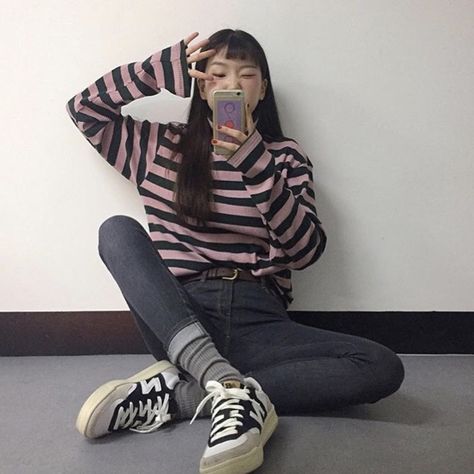 cr: @/rosythou on ig  striped long sleeve+ high waisted skinny jeans+high socks+converse Socks And Jeans, Long Socks, Striped Long Sleeve, High Socks, High Jeans, Get Dressed, Dream Closet, Girl Fashion, Converse