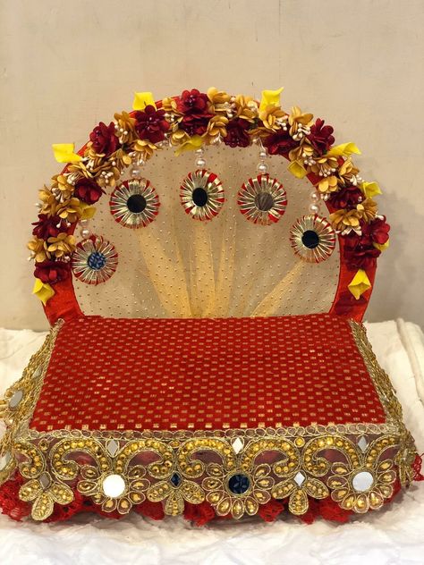 Krishna Aasan Decoration, Krishna Singhasan Handmade, Haldi Tray, Laddu Gopal Singhasan, Jhula Decoration, Ganpati Decoration Theme, Mandir Decoration, Handmade Decorative Items, Ganesh Chaturthi Decoration