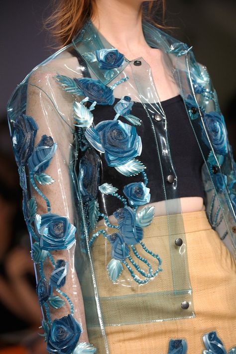 Repinned | PVC Inspiration - Holly Fulton Runway Details | SS 2013 Vestiti In Jeans, Holly Fulton, Plastic Fashion, London Fashion Weeks, Transparent Fashion, Couture Mode, Rain Coat, Mode Inspo, Mode Inspiration