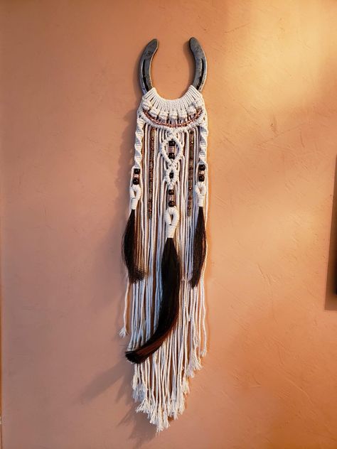 Boho Items To Sell, Things To Do With Horse Shoes, Fringe Wall Hanging, Horseshoe Wall Hanging, Macrame Horseshoe Tutorial, Horseshoe Macrame Wall Hanging, Macrame Horse, Macrame Horseshoe, Horseshoe Macrame