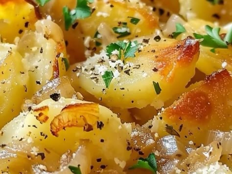 Effortless Flavor: Slow Cooker Lipton Onion Potatoes for Any Occasion! Slow Cooker Lipton Onion Potatoes, Lipton Onion Soup Potatoes, Potato Onion Bake, Lipton Onion Potatoes, Glazed Doughnuts Recipe, Pecan Cobbler Recipe, Baked Bbq Chicken Recipes, Onion Bake, Stuffing Balls Recipe