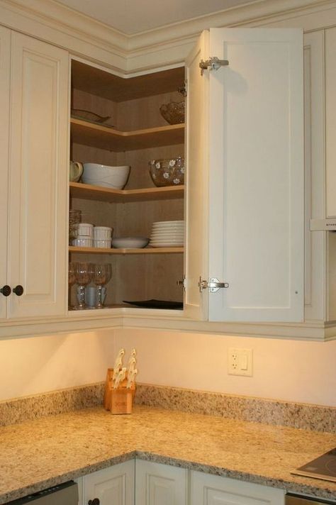 Corner Cabinet Ideas Kitchen, Kitchen Corner Cabinet Ideas, Kitchen Corner Ideas, Corner Kitchen Cabinet Ideas, Kitchen Corner Cupboard, Kitchen Corner Units, Corner Cabinet Solutions, Corner Cabinet Organization, Blind Corner Cabinet