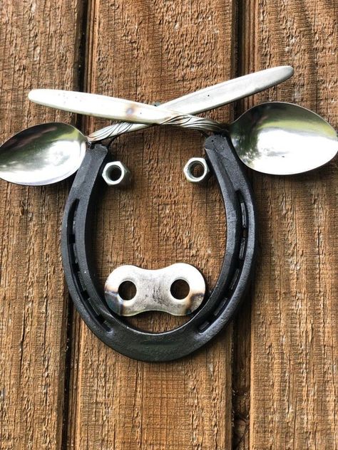 Welded Cow, Horseshoe Projects, Cow Wall Art, Cow Face, Horseshoe Crafts, Welding Art Projects, Dekor Diy, Horseshoe Art, Walled Garden