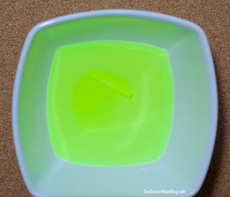 An awesome non-toxic glow in the dark paint recipe perfect for kids crafts. Easy to make with simple supplies, dries quickly & GLOWS with blacklight! Burns Night Crafts, Diy Black Light, Glow In Dark Paint, Kids Crafts Easy, Glow In The Dark Paint, Glow In Dark Party, Paint Recipe, Homemade Paint, Diy Glow