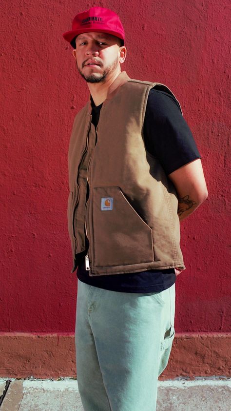 Shot in Queens by New York-based photographer Adam Cohen, this week’s product edit is an exploration of new beginnings through subtle color contrasts, washed finishes, and loose silhouettes. Backpack Outfit Men, Carhartt Vest Outfit, Carhartt Backpack, Men Vest Outfits, Vest Outfit Ideas, Adam Cohen, Carhartt Vest, Backpack Outfit, Vest Outfit