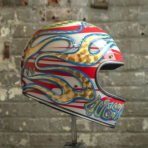 Honda Magna Bobber, Biltwell Helmet, Custom Helmet Paint, Helmet Graphics, Custom Helmet Design, Bicycle Paint Job, Custom Motorcycle Helmets, Vintage Helmet, Lowrider Art