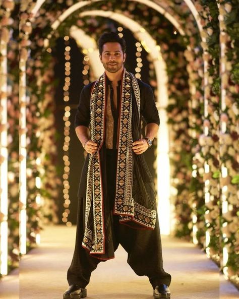 Wedding Outfits That Are Perfect For The Brother Of The Bride & Groom Sangeet Outfit For Men, Groom Indian Wedding Outfits, Indian Wedding Suits Men, Garba Outfit, Indian Wedding Clothes For Men, Sherwani For Men Wedding, Mehendi Outfit, Groom Dress Men, Wedding Outfits For Groom