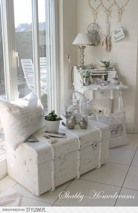 Camera Shabby Chic, Shabby Chic Interior Design, Shabby Chic Design, Swedish Decor, Decoration Shabby, Cottage Shabby Chic, Smart Tiles, Shabby Chic Living, Shabby Chic Living Room