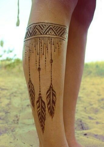 Cherokee Tattoos, Leg Band Tattoos, Indian Feather Tattoos, Cowgirl Tattoos, Native Tattoos, Feather Tattoo Design, Geniale Tattoos, Leg Tattoos Women, Indian Tattoo