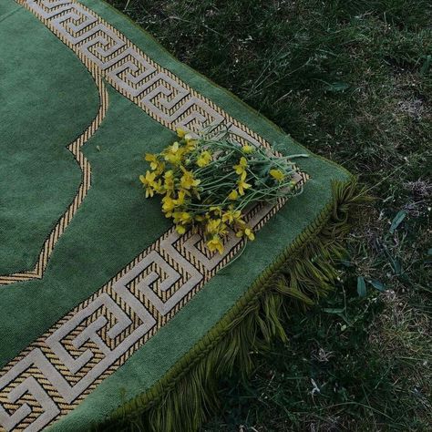 Al Qur'an Aesthetic, Islamic Wallpaper Hd, Dark Green Aesthetic, Muslim Pictures, Islamic Art Pattern, Green Theme, Muslimah Aesthetic, K K, Islamic Wallpaper